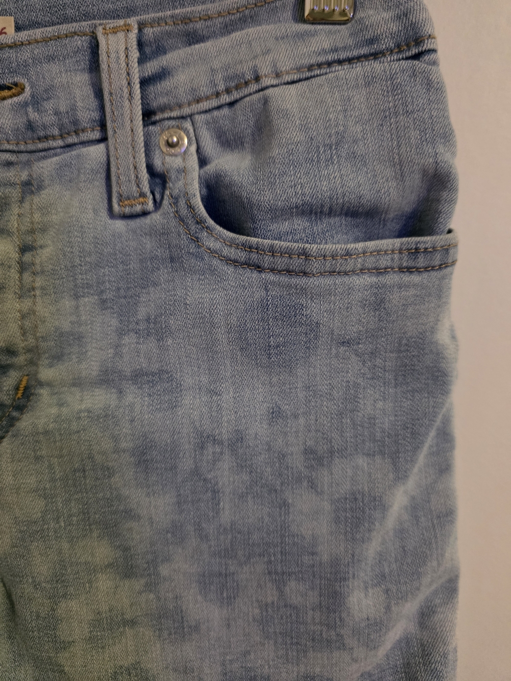 Levi’s W26 Light Wash Denim Shorts Mid Rise Cuffed Casual - Picture 5 of 13